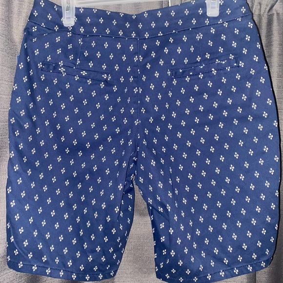 Women’s shorts - Picture 2 of 3